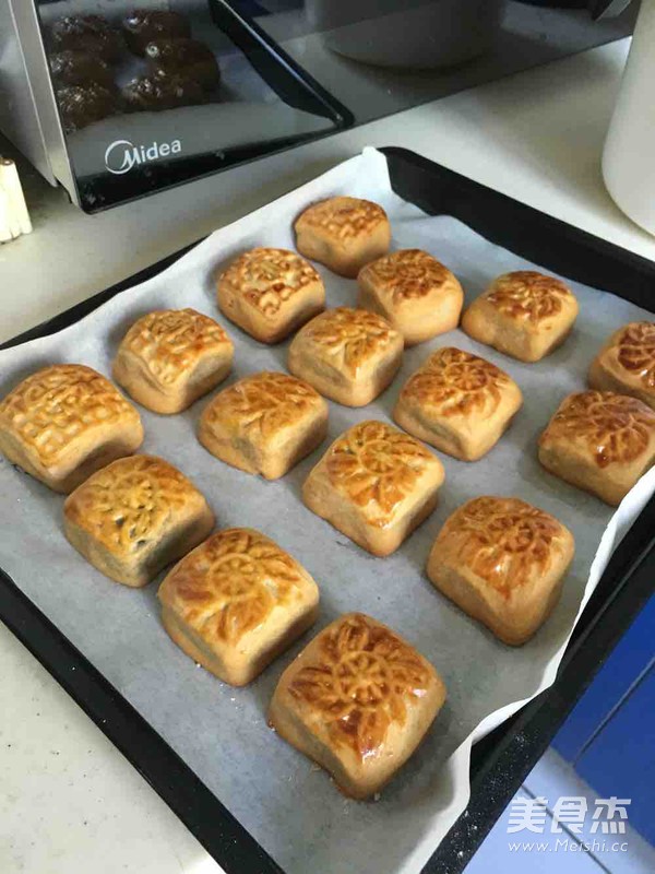 Cantonese-style Moon Cakes recipe