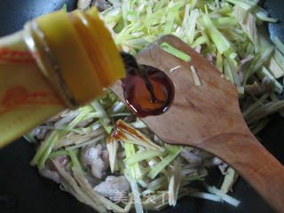 Stir-fried Leek Sprouts with Shredded Pork and Yuba recipe