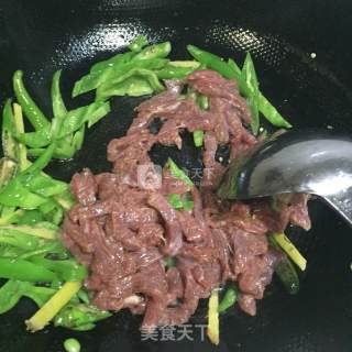Stir-fried Beef Tenderloin with Hot Pepper recipe