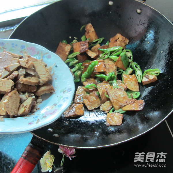 Stir-fried Pork with Fragrant Dry recipe