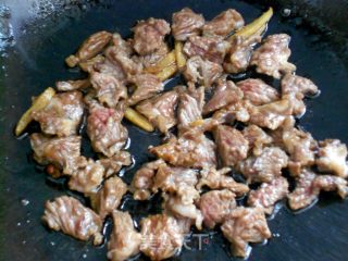 Homemade Small Stir-fried Beef with Lotus Root recipe