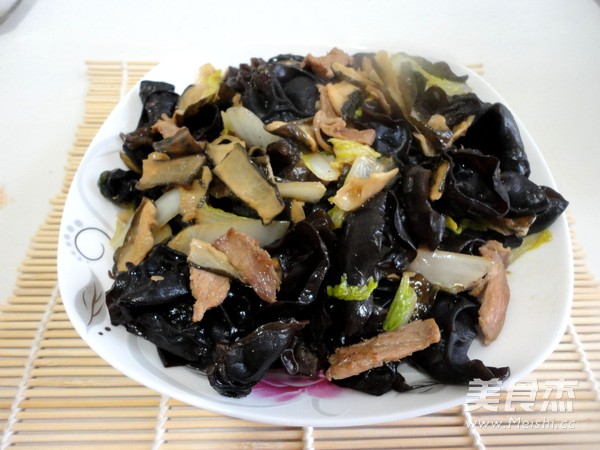 Fried Fungus with Cucumber Money recipe