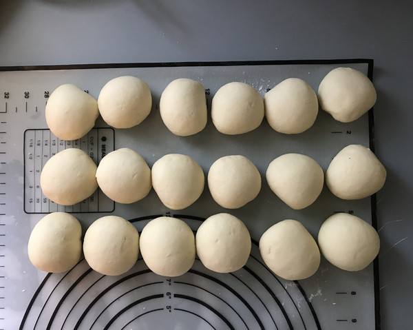 Heart-shaped Black Sesame Flower Roll recipe