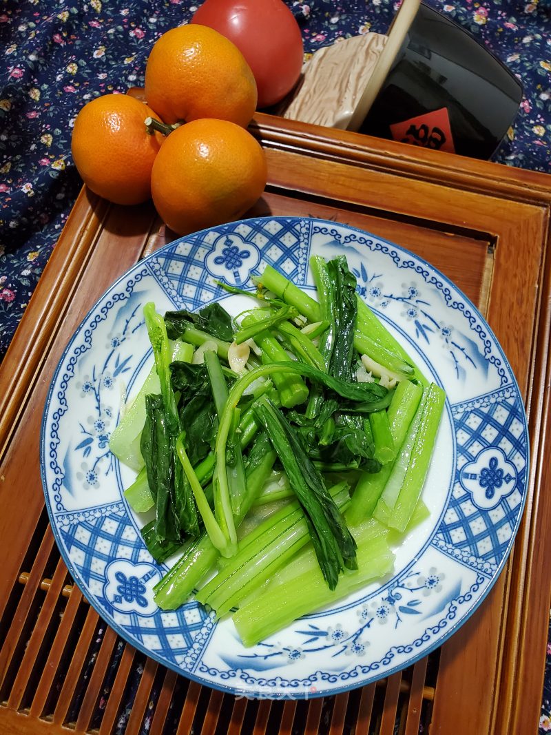 Stir-fried Chi Choy Heart with Garlic Slices recipe