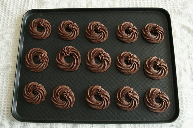Chocolate Garland Cookies recipe