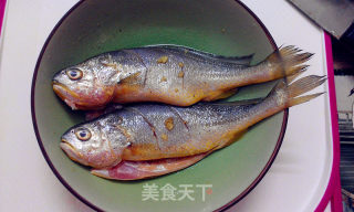 Scallion Roasted Tangerine Peel Small Yellow Croaker recipe