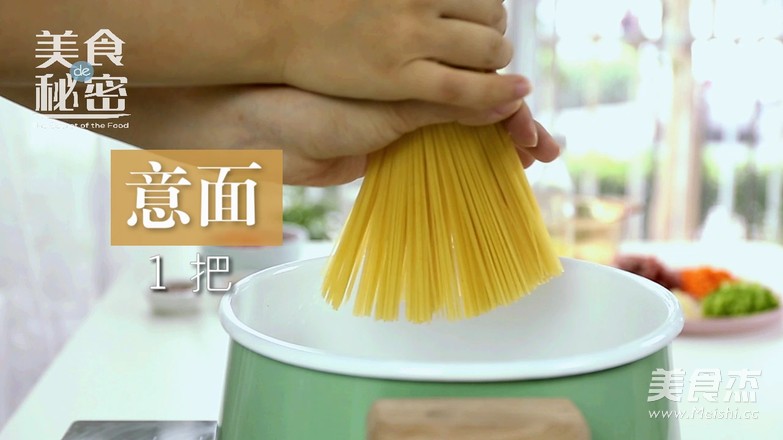 Spaghetti Can be Transformed into The Chef’s "bolognese Noodles" in Seconds recipe