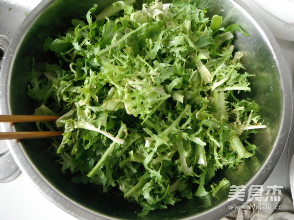 Peanuts Mixed with Bitter Chrysanthemum recipe