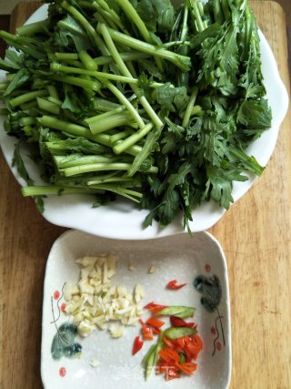 Stir-fried Chrysanthemum recipe