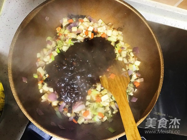 A Bowl of Veggie Noodles that are More Fragrant Than Meat recipe