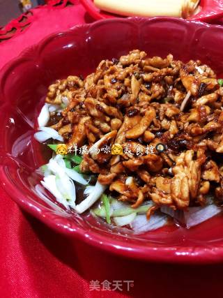 Twelfth Lunar Month: Sweet and Greasy Shredded Chicken with Peach Kernel Sauce recipe