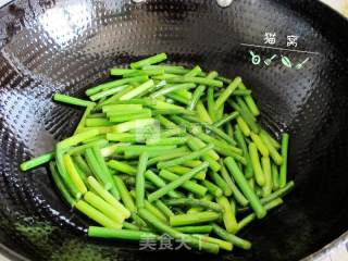 Grilled Rice Eel with Garlic Sprouts recipe