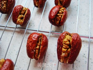 Red Dates with Walnuts recipe