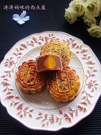 Cantonese Style Lotus Seed Paste Moon Cake with Xylitol