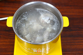 Guangdong Old Fire Soup-mushroom, Fungus, Cuttlefish Soup recipe