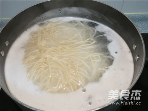 Wuhan Famous Foods Prematurely Hot Dry Noodles recipe