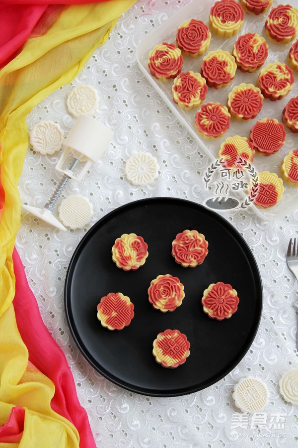 Stunning and Festive Red Yeast Two-color Mung Bean Cake recipe
