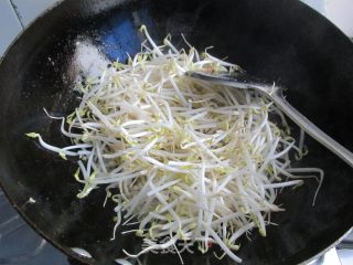 Stir-fried Tofu with Mung Bean Sprouts recipe