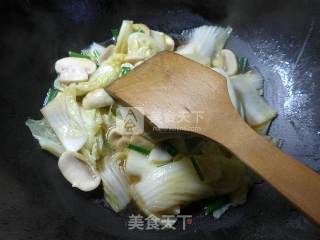 Stir-fried Cabbage with Mushrooms recipe