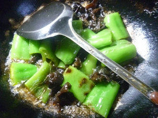 Huayu'er's Home-cooked Side Dish~~~~~~ Black Fungus Roasted Tiger Skin Pepper recipe