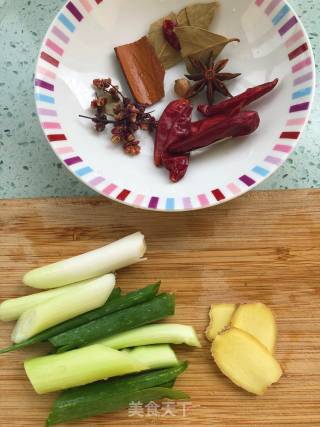 Braised Pork Stew with Dried Potato Chips recipe