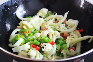 Small Stir-fried Cauliflower recipe