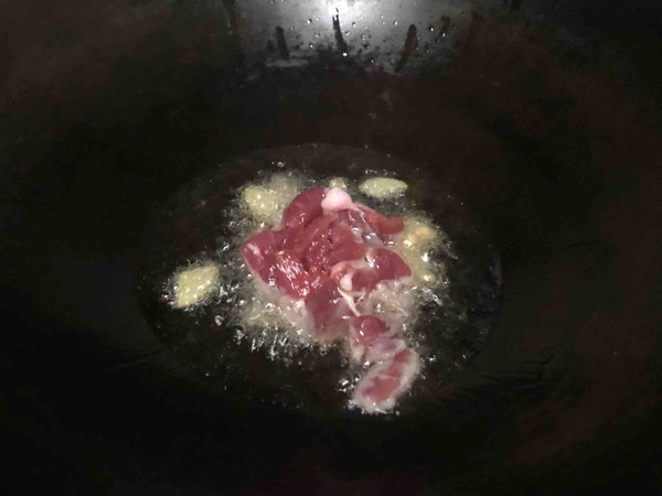 Stir-fried Shredded Pork with Kale recipe