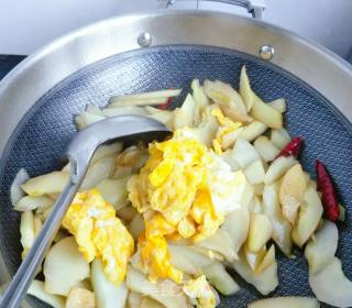 "home Cooking" Scrambled Eggs with Old Cucumber recipe