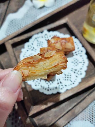 Hand-held Biscuit Version Almond Puff Pastry