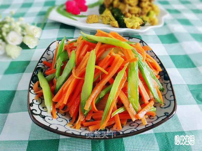 Stir-fried Carrots with Celery recipe