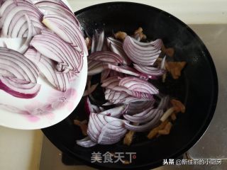 Stir-fried Shredded Pork with Onion recipe