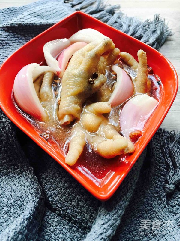 Sichuan-style Soaked Chicken Feet recipe