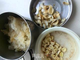 Laiyang Pear Stewed Three Whites recipe