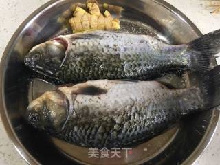 Pork Ribs Papaya Crucian Fish Soup recipe