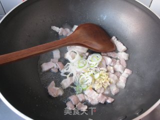 Fried Potato Chips with Red Mushroom recipe