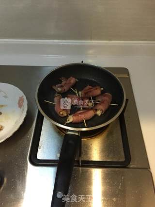 Bacon Enoki Mushroom Roll recipe