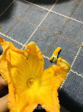 Stir-fried Pumpkin Flowers recipe