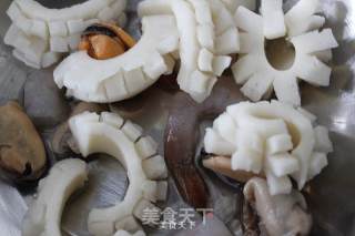 Braised Udon with Seafood [yun Yun Xiao Chu] recipe
