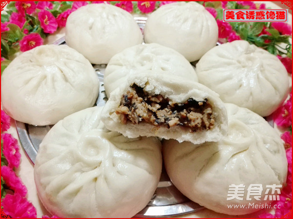 Pork Buns with Barbecued Pork Sauce recipe