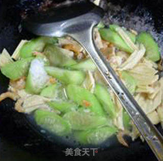 Stir-fried Loofah with Yuba recipe