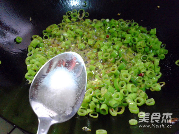 Stir-fried Green Pepper Rings with Convolvulus Sticks recipe