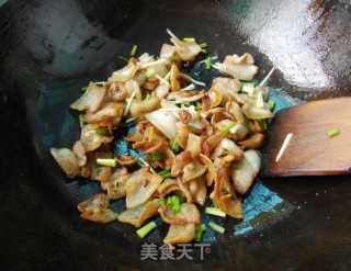 Stir-fried Pork Belly with Spicy Cabbage recipe