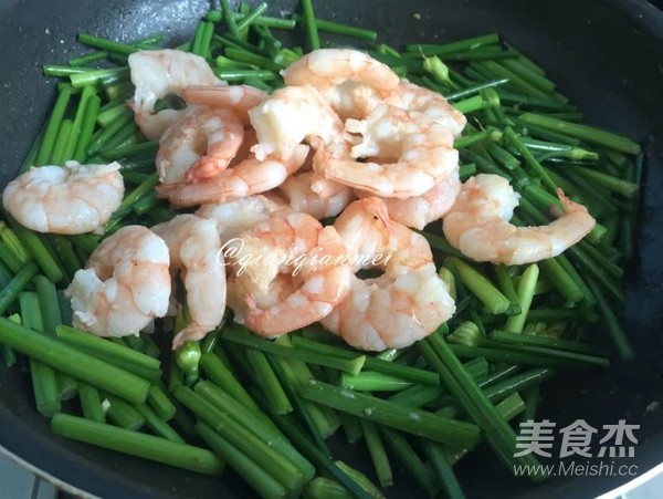 Stir-fried Shrimp with Fresh Chives recipe