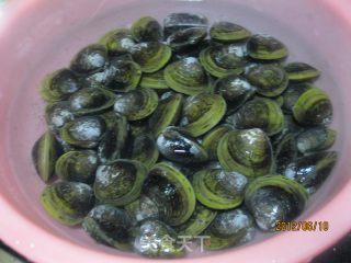 Raw Sea Clam Steamed Garlic recipe