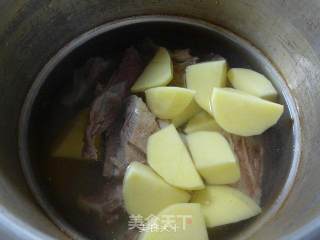 Vegetable and Potato Meat Bone Soup recipe