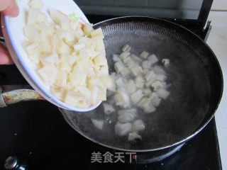 Lotus Pond Shuangbao (lotus Roots) recipe