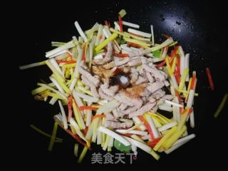 #团圆饭# Stir-fried Shredded Pork with Garlic recipe