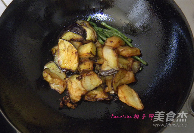 Braised Eggplant and Long Beans with Soy Sauce recipe