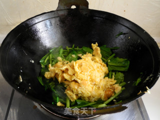 Scrambled Eggs with Spinach and Shrimp Skin recipe