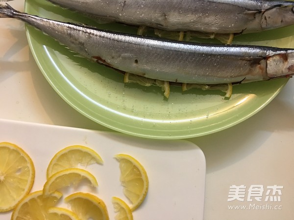 Salt-grilled Saury recipe